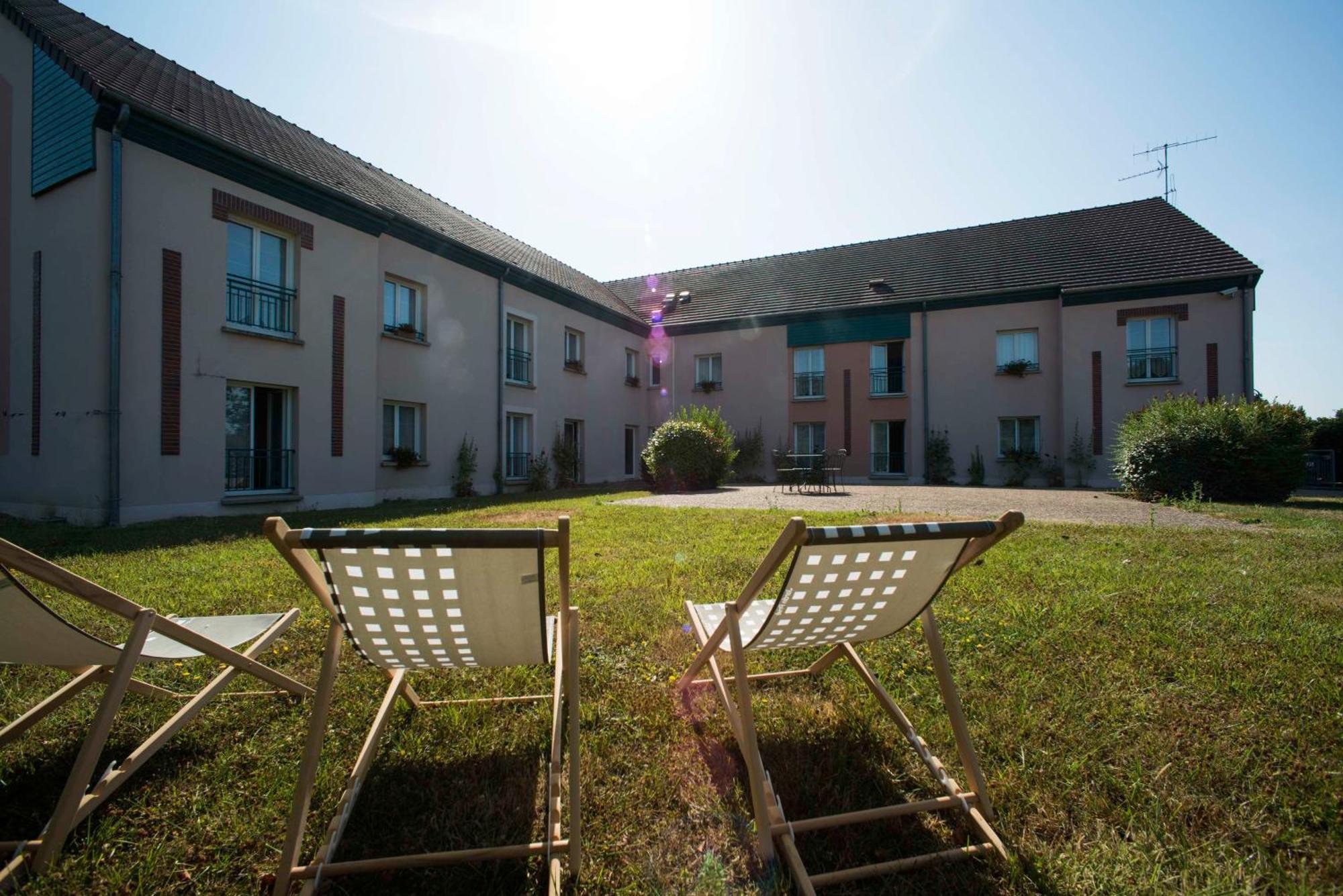 Brit Hotel Du Perche Nogent-le-Rotrou Esterno foto