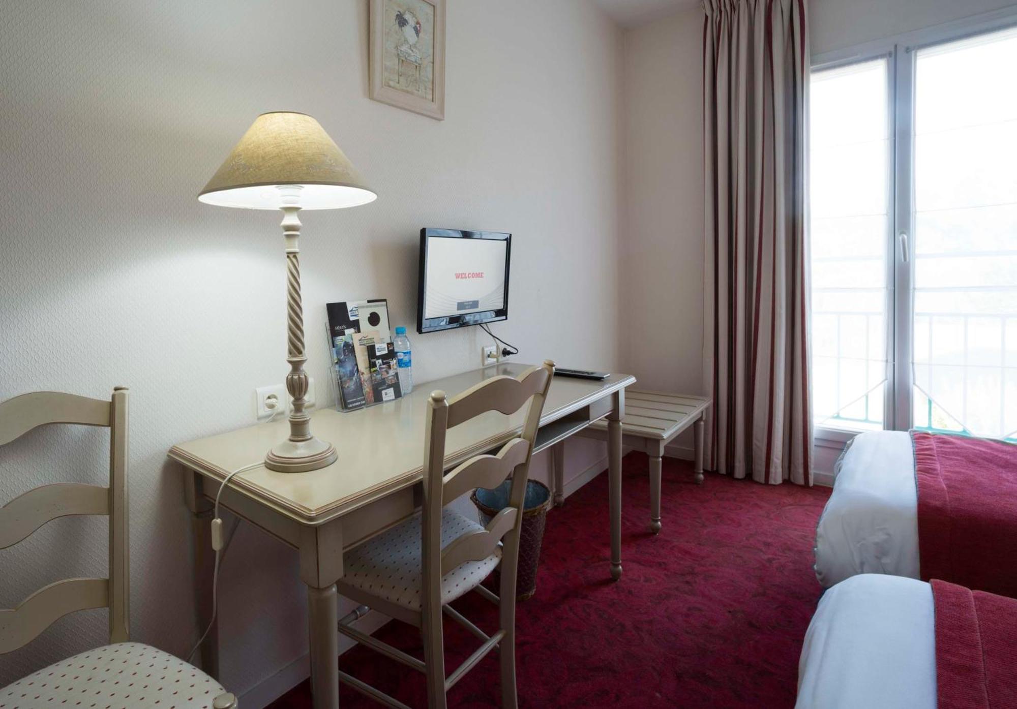 Brit Hotel Du Perche Nogent-le-Rotrou Esterno foto