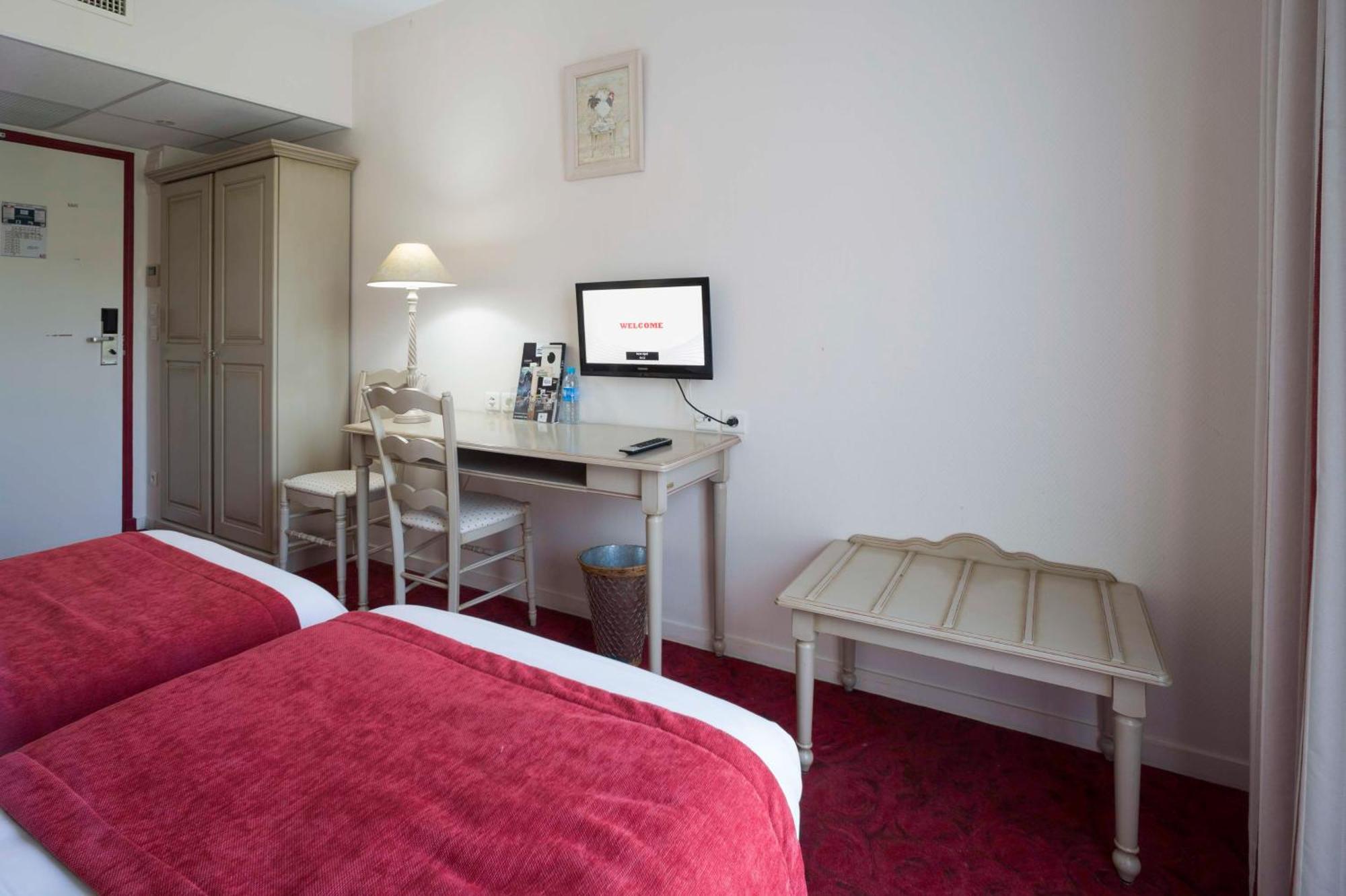 Brit Hotel Du Perche Nogent-le-Rotrou Esterno foto