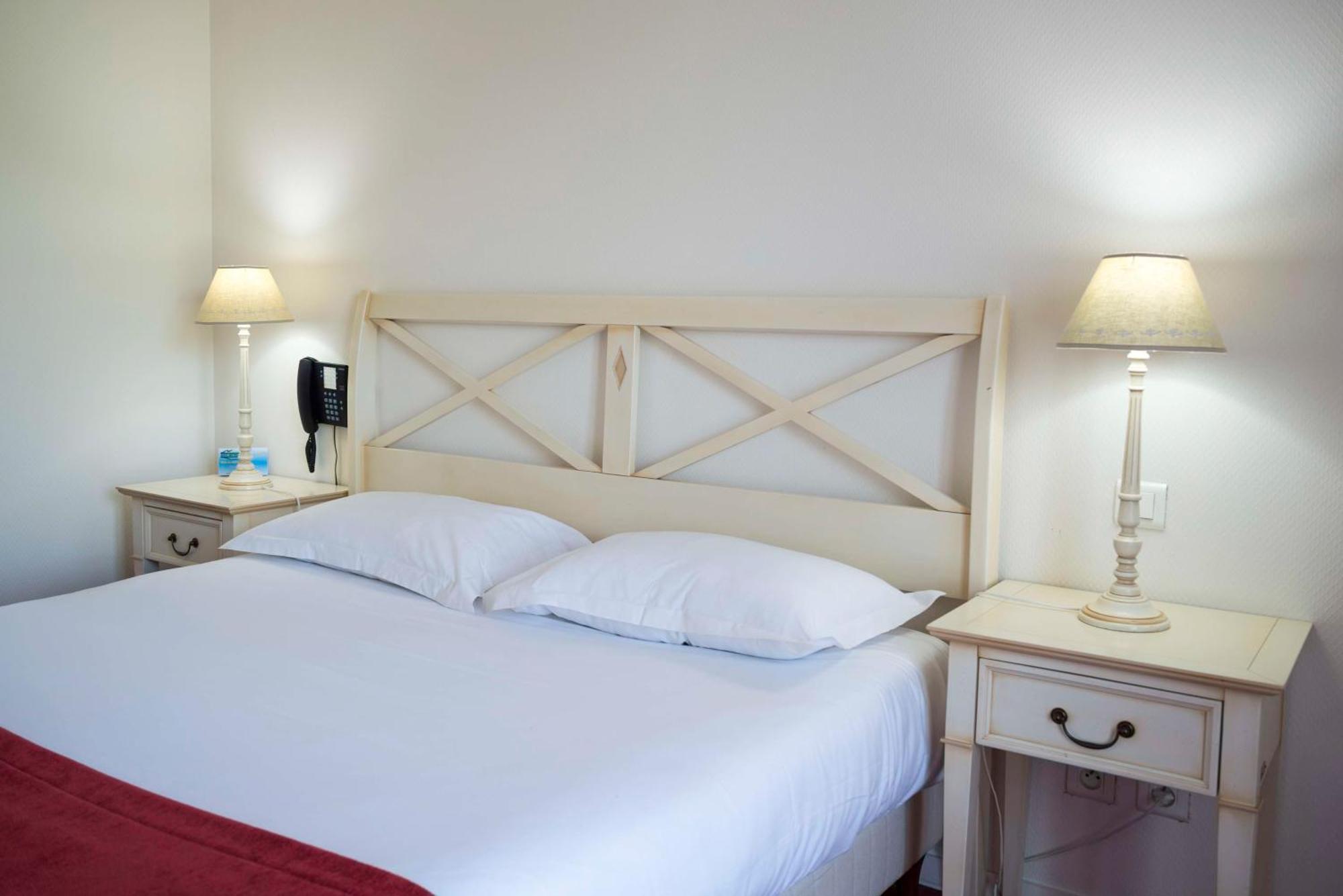 Brit Hotel Du Perche Nogent-le-Rotrou Esterno foto