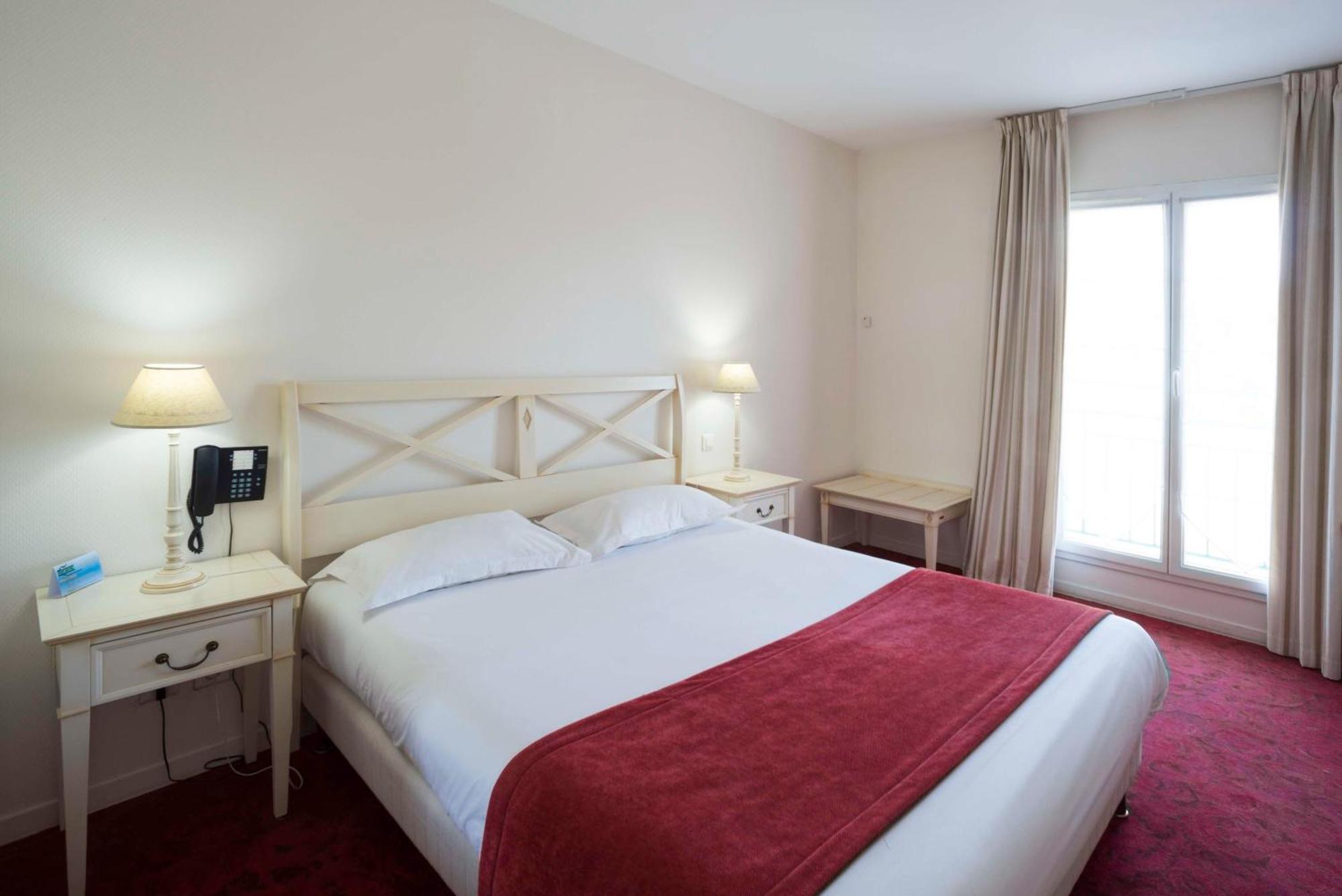 Brit Hotel Du Perche Nogent-le-Rotrou Esterno foto