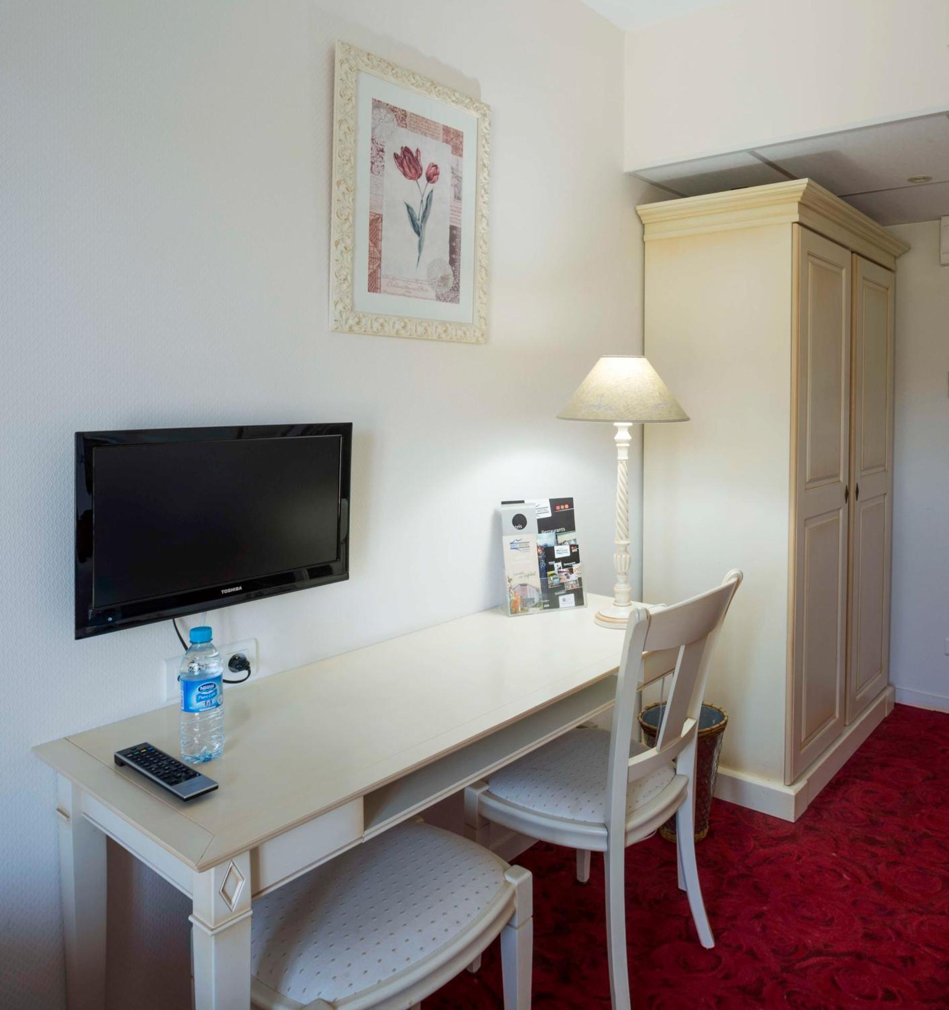 Brit Hotel Du Perche Nogent-le-Rotrou Esterno foto