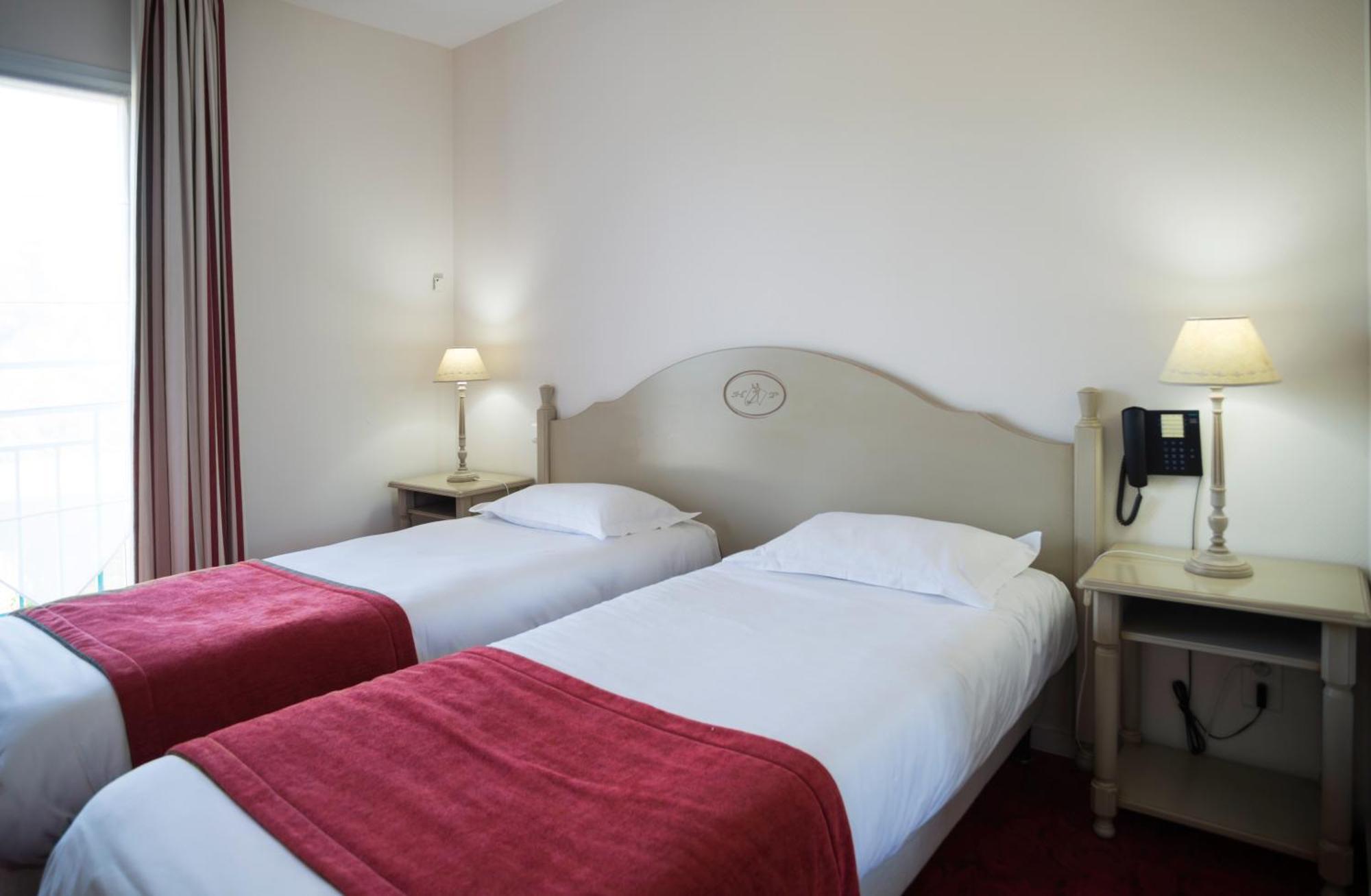 Brit Hotel Du Perche Nogent-le-Rotrou Esterno foto